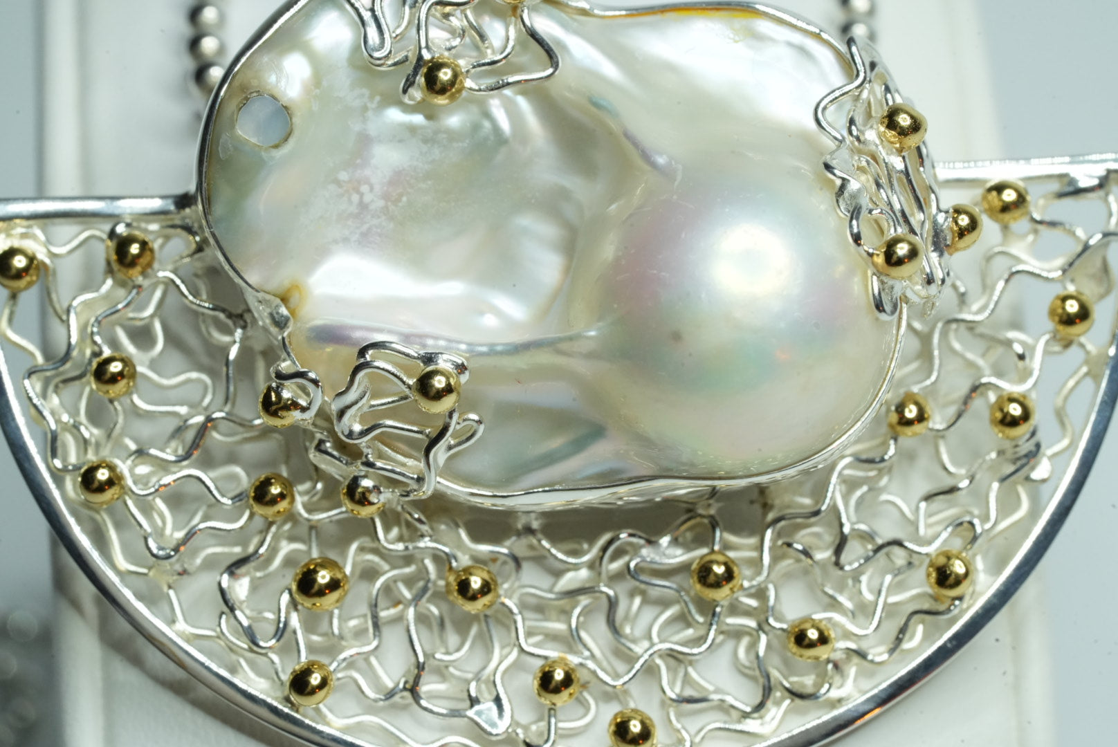Baroque pearl pendant