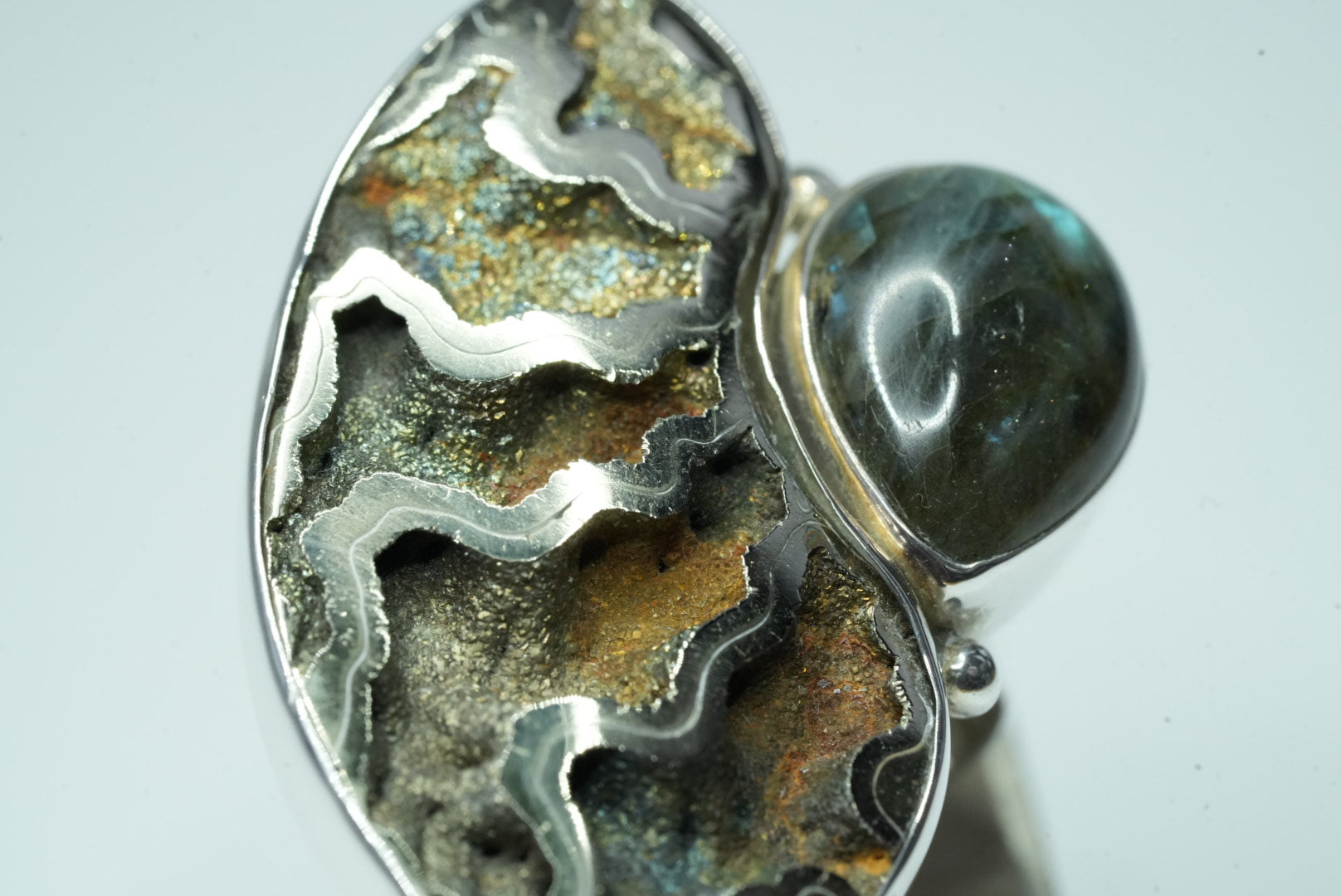 Labradorite Pyritammone Ring